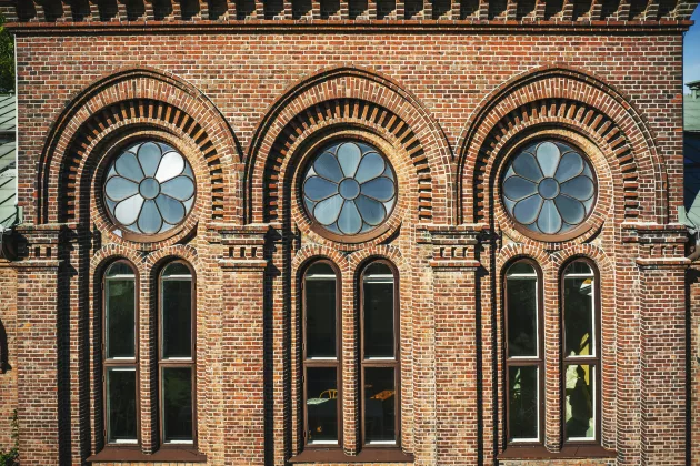 Façade Pufendorf Institute in Lund, three large windows. Photo.  